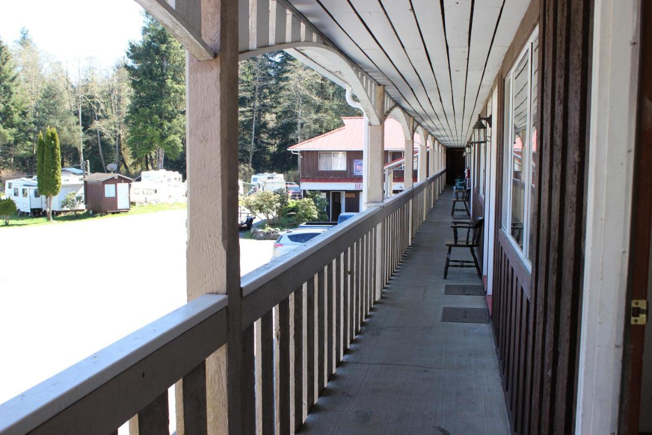 Pioneer Inn By The River Port Hardy Exterior foto